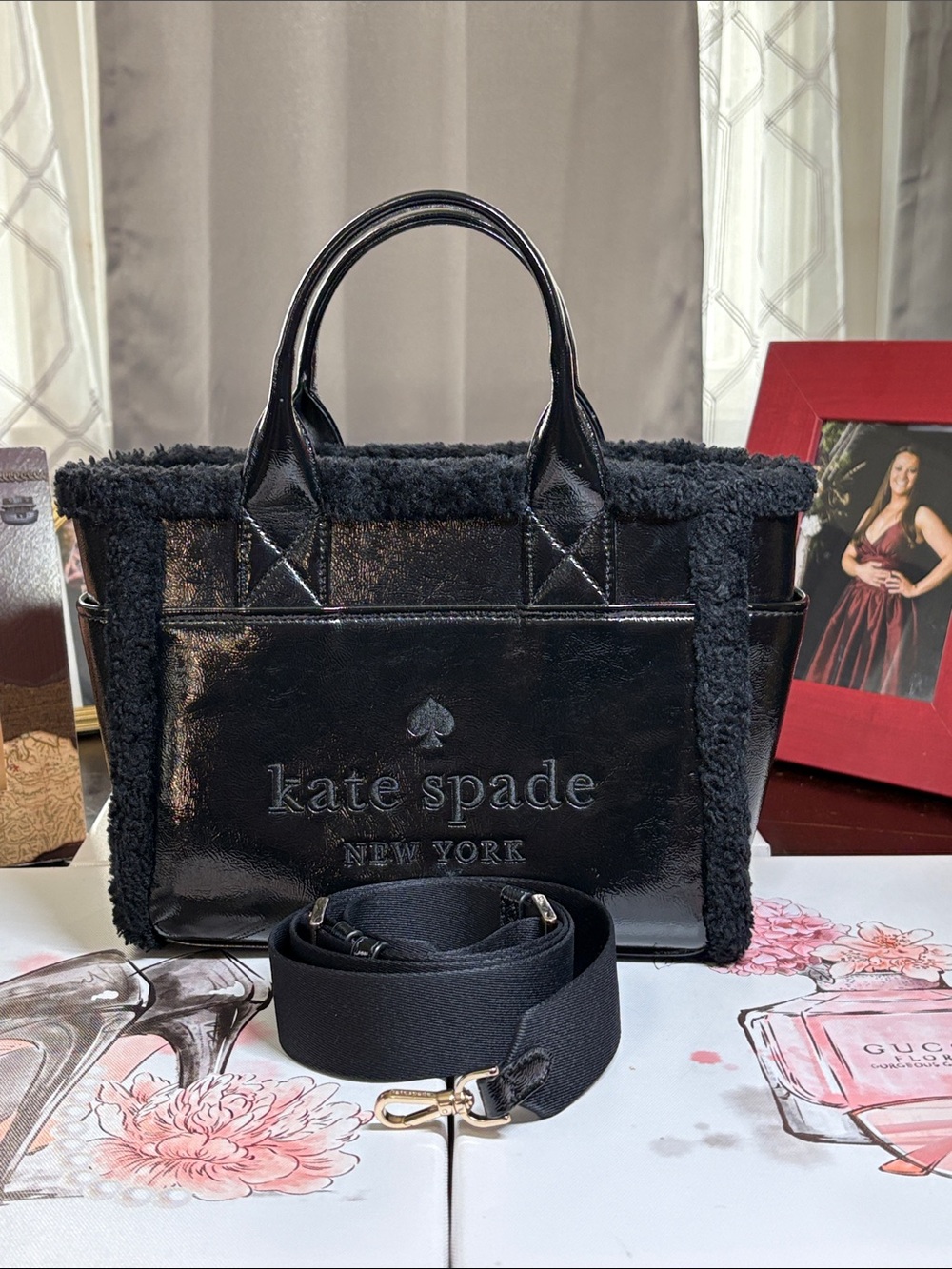 Kate Spade Black Patent Leather Shearling Bag w/Detachable Strap 8.5x10x4in EUC - Picture 16 of 16